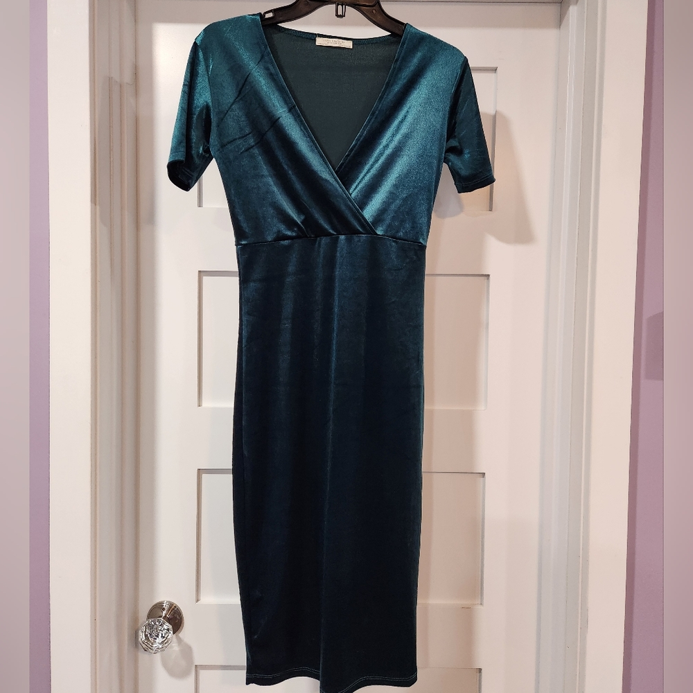 Zara short sleeve emerald velvet dress
